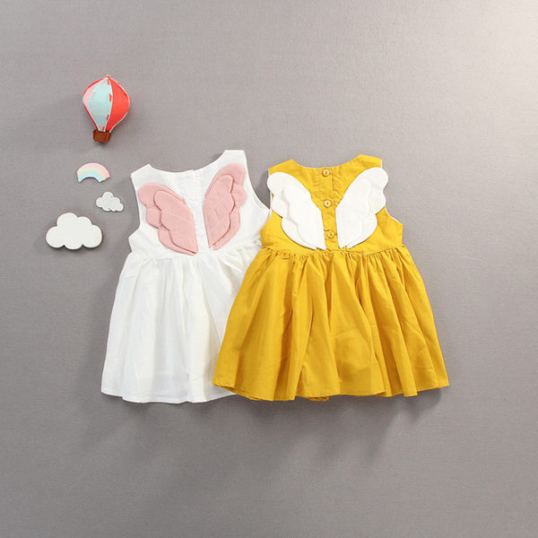 Rochie pentru fete cu aplicatie 3D si nasturi - Model nou