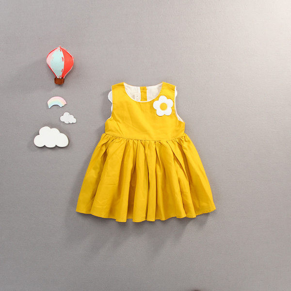 Rochie pentru fete cu aplicatie 3D si nasturi - Model nou