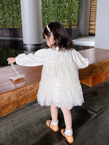 Pavasara kleita meitenēm ar garām piedurknēm un tilla