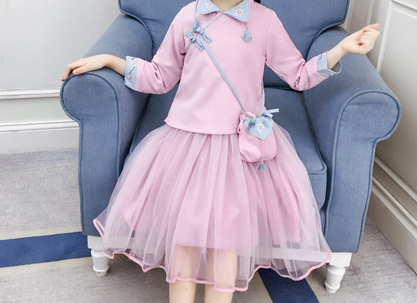 Bērnu kleitas piegriezuma modelis ar tillu