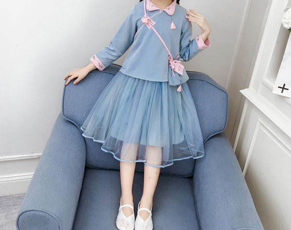 Bērnu kleitas piegriezuma modelis ar tillu