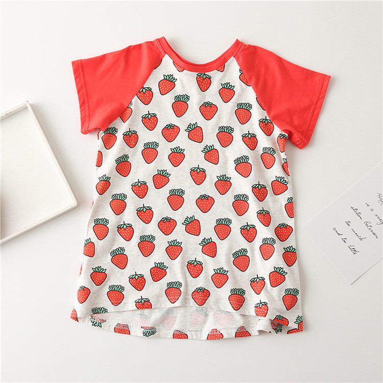 Ikdienas bērnu kleita ar O veida kakla izgriezumu un zemeņu aplikāciju