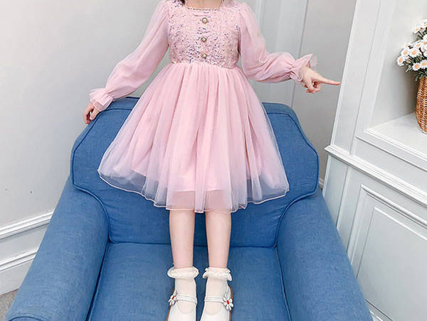 Rochie actuală pentru copii croiată cu mâneci lungi - două modele