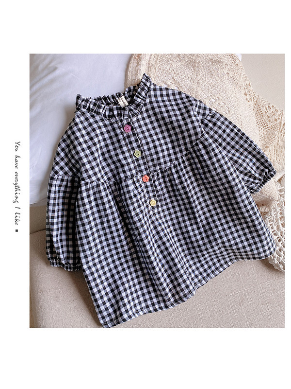 Rūtaina kleita ar garām piedurknēm un krāsainām pogām