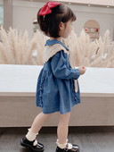 Παιδικό φόρεμα τζιν  για την άνοιξη και μακριά μανίκια