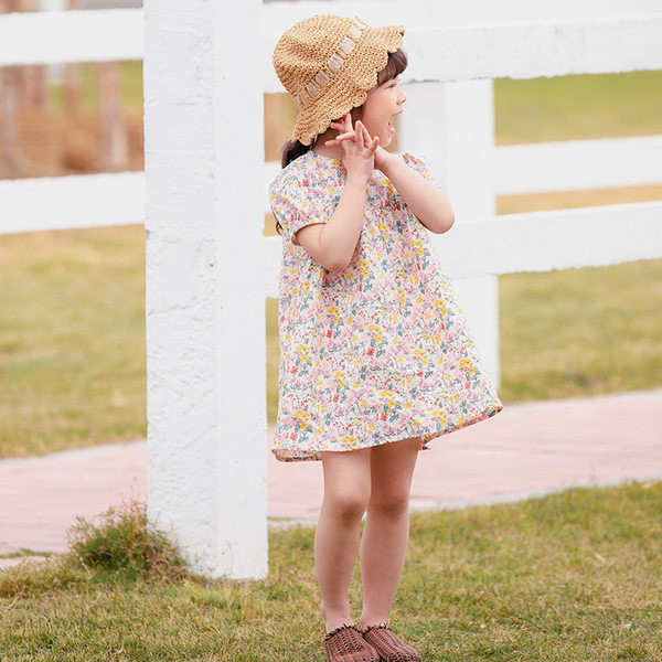 Bērnu kleita ar ziedu rakstu un īsām piedurknēm