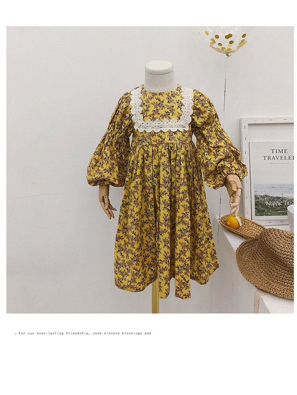 Garas kleitas piegriezuma raksts ar ziedu rakstu