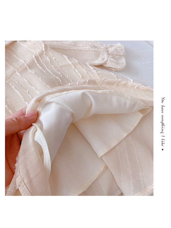 Jauna modeļa pavasara-vasaras kleita meitenēm ar atkailinātu plecu