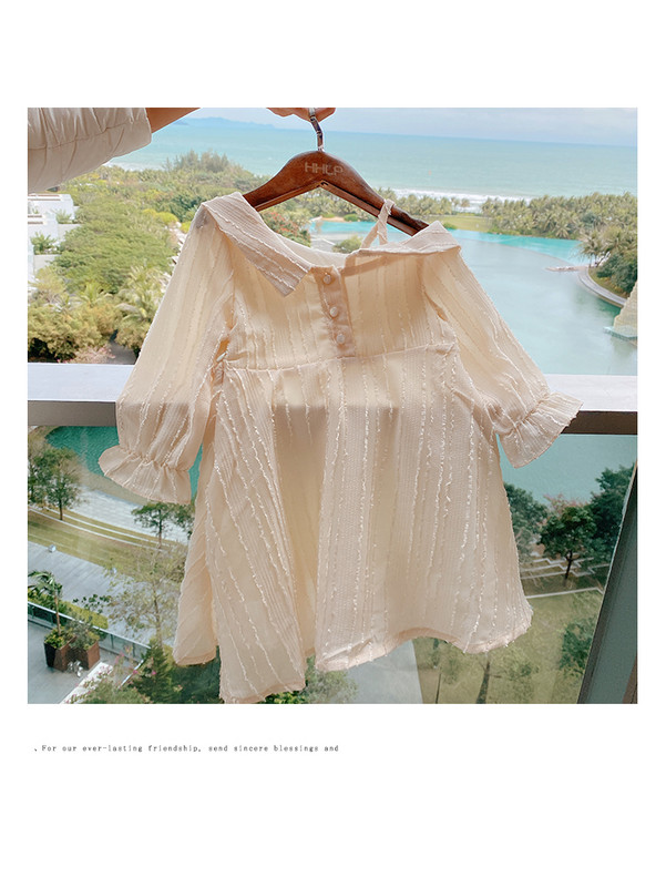 Jauna modeļa pavasara-vasaras kleita meitenēm ar atkailinātu plecu