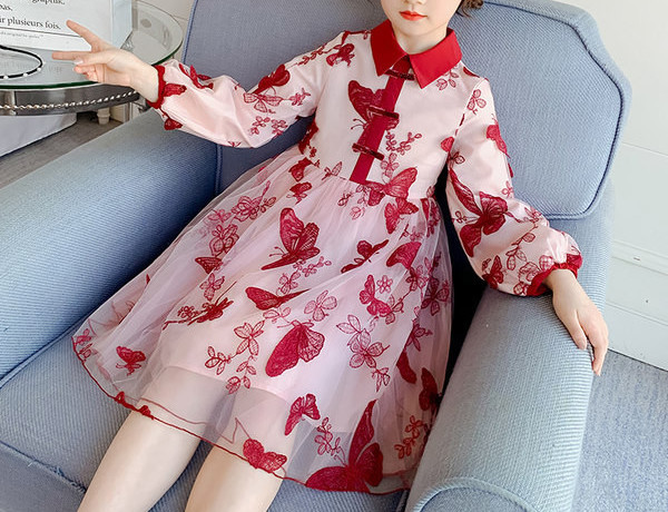 Svinīga sieviešu kleita ar apkakli un garām piedurknēm meitenēm