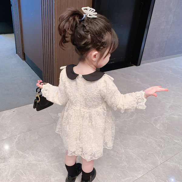 Mežģīņu bērnu kleita ar garām piedurknēm - baltā krāsā