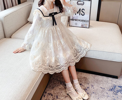 Μοντέρνο παιδικό φόρεμα με δαντέλα