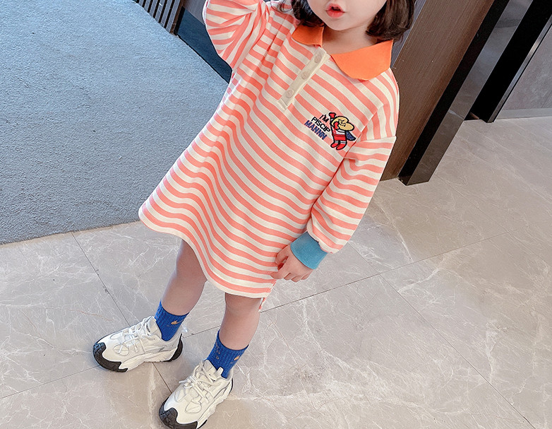 Bērnu svītraina kleita ar garām piedurknēm un klasisku apkakli