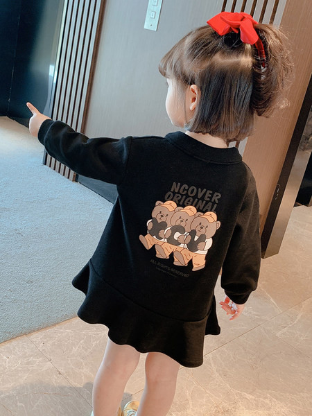 Ležérne jarné šaty s aplikáciou plyšového medvedíka