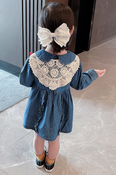 Rochie modernă de denim pentru copii în albastru pentru fete