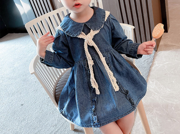 Rochie modernă de denim pentru copii în albastru pentru fete