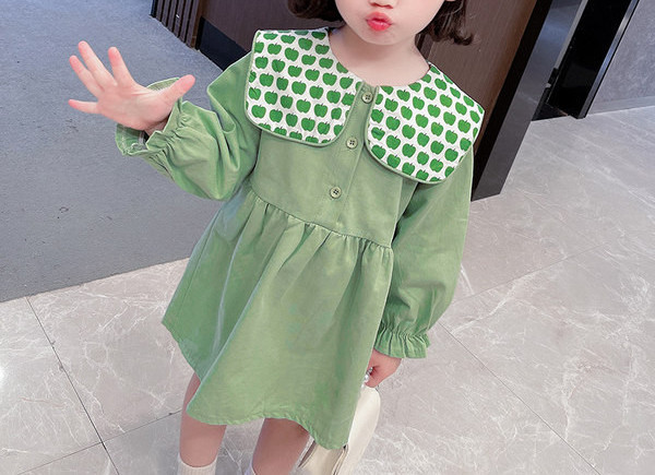 Jauna modeļa bērnu kleita ar pogām un garām piedurknēm meitenēm