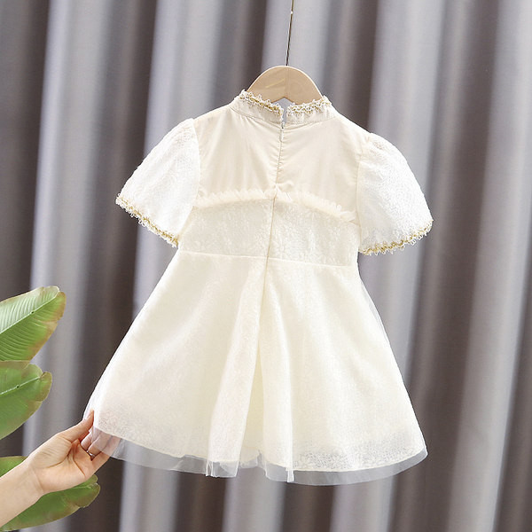 Παιδικό φόρεμα με κοντά μανίκια σε λευκό χρώμα