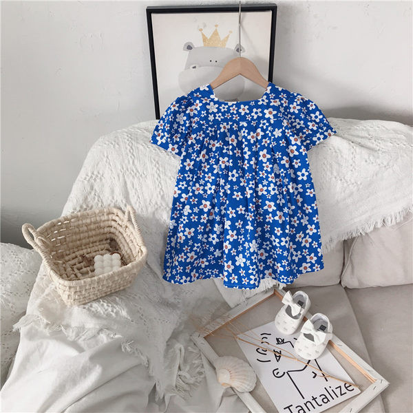 Παιδικό φόρεμα σε μπλε λουλούδια με κοντά μανίκια