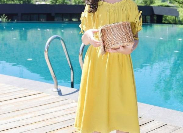 Bērnu vasaras kleita ar pogām un īsām piedurknēm