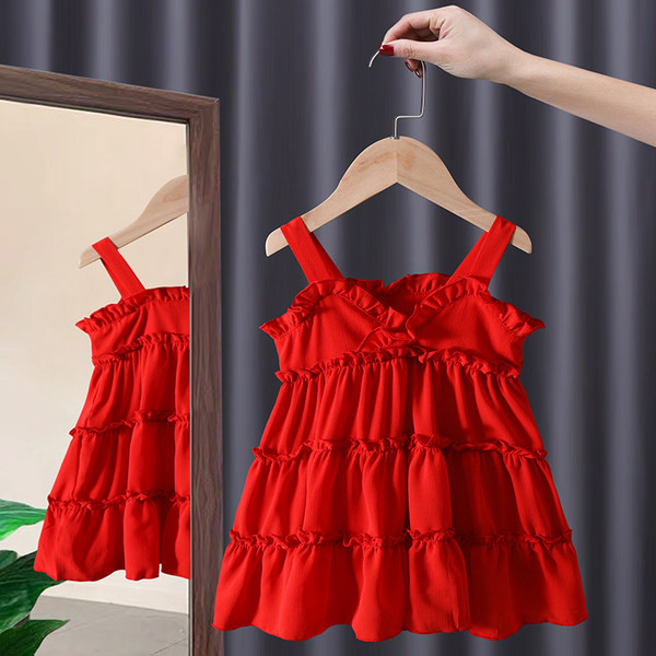 Moderna vasaras kleita ar lokām un plānām lencītēm