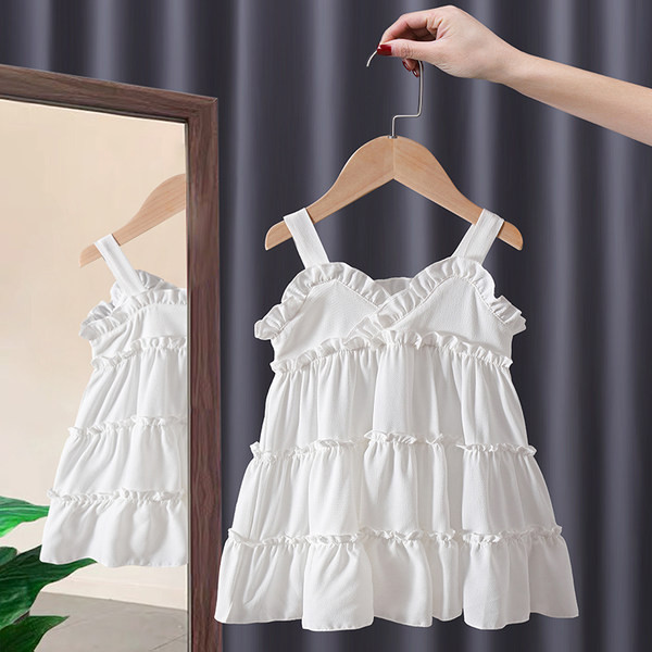 Moderna vasaras kleita ar lokām un plānām lencītēm