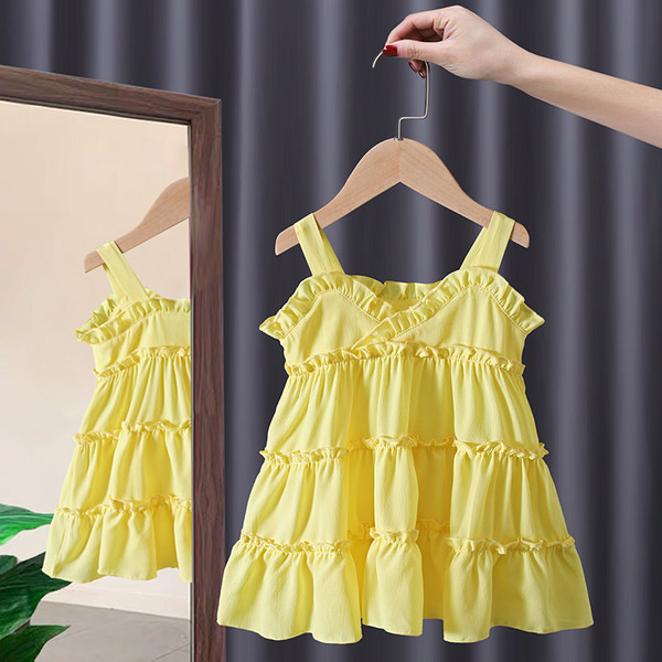 Moderna vasaras kleita ar lokām un plānām lencītēm