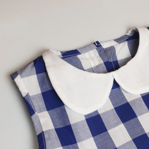 Bērnu rūtainā kleita ar kabatām zilā krāsā