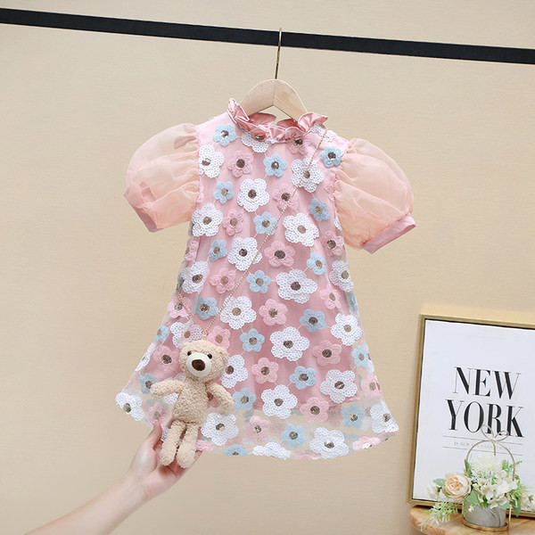 Μοντέρνο παιδικό φόρεμα με λουλούδια μοτίβα και κοντά μανίκια