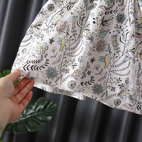 Moderna vasaras kleita ar plānām lencītēm - piegriezuma modelis