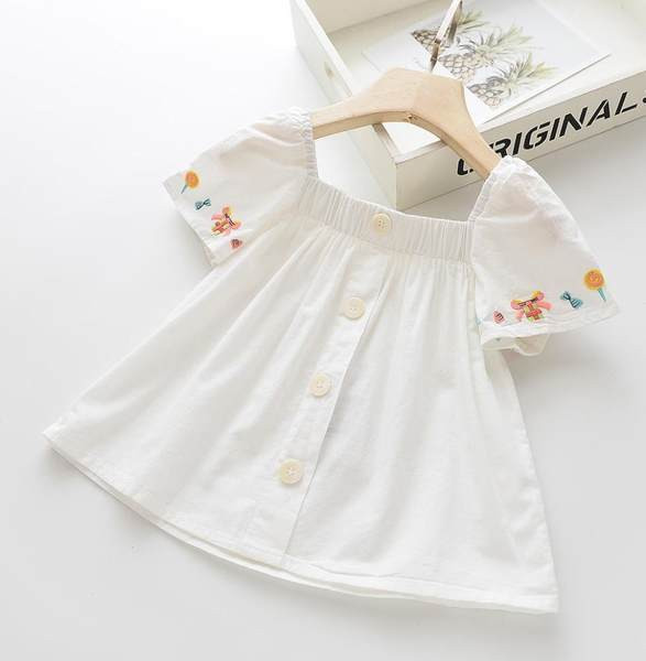 Bērnu kleita ar izšuvumu un pogām - ar īsām piedurknēm