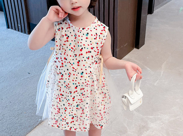 Moderna bērnu zvaigžņu kleita ar ovālu kakla izgriezumu