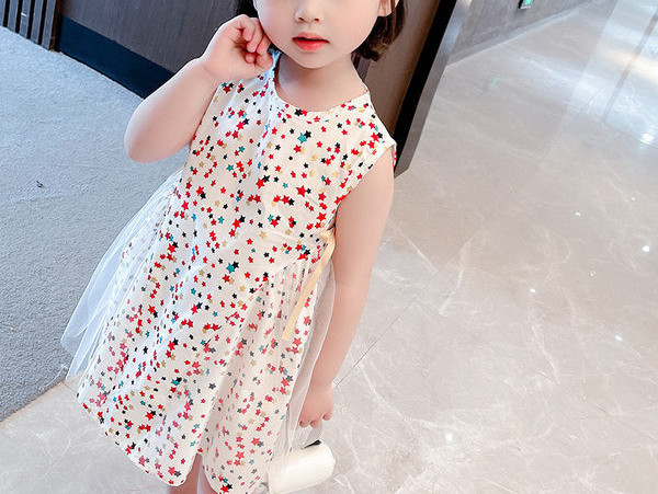 Moderna bērnu zvaigžņu kleita ar ovālu kakla izgriezumu