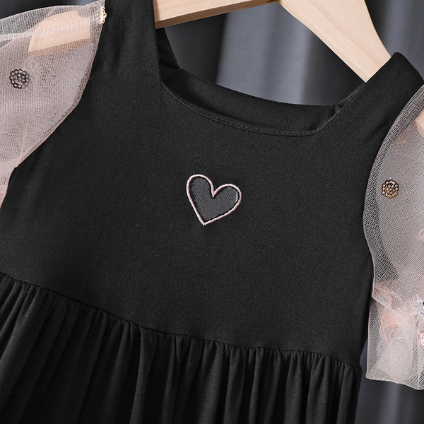 Izgriezta modeļa bērnu kleita ar tilla piedurknēm