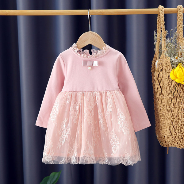 Μοντέρνο παιδικό φόρεμα με δαντέλα και μακριά μανίκια