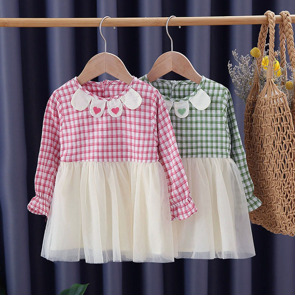 Μοντέρνο παιδικό φόρεμα με στρογγυλή λαιμόκοψη