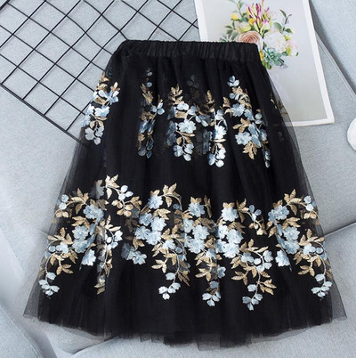 Bērnu svārki ar izšūtiem ziediem un tillu