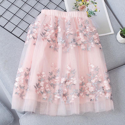 Fusta pentru copii cu flori brodate si tul