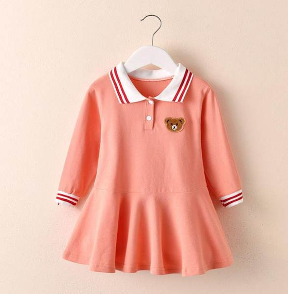 Bērnu sporta kleita ar apkakli, pogām un aplikācijām