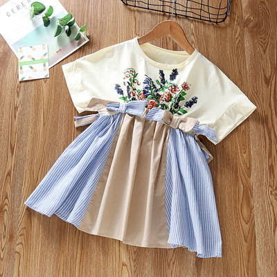 Moderna bērnu kleita ar uzrakstu un īsām piedurknēm