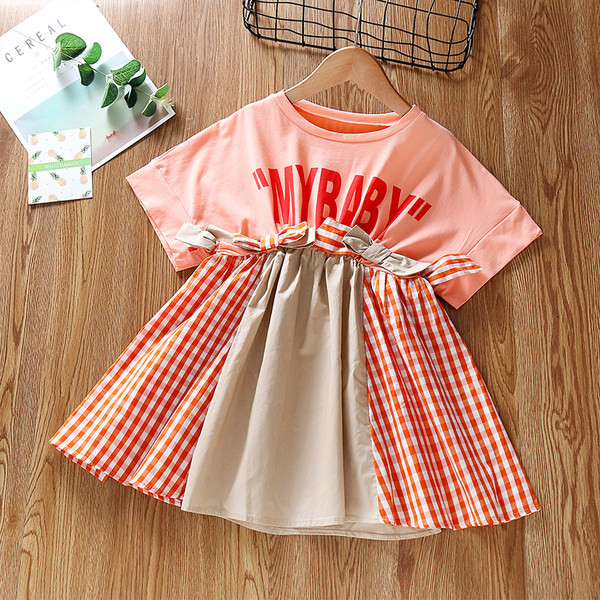 Moderna bērnu kleita ar uzrakstu un īsām piedurknēm