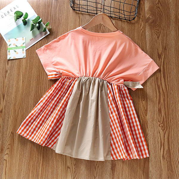 Moderna bērnu kleita ar uzrakstu un īsām piedurknēm