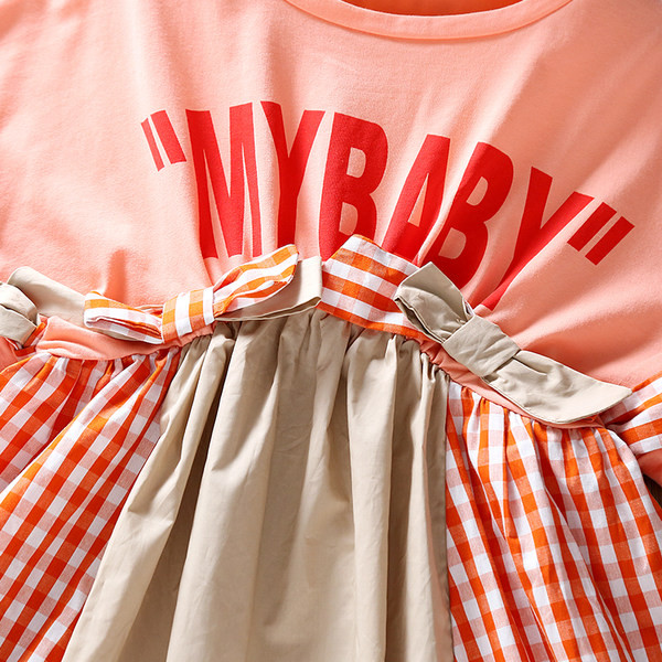 Moderna bērnu kleita ar uzrakstu un īsām piedurknēm