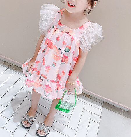 Jauns krāsainas bērnu kleitas modelis ar kvadrātveida kakla izgriezumu un tillu meitenēm