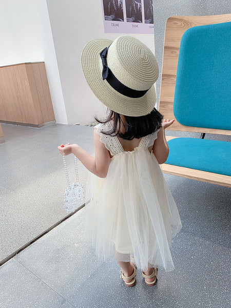 Μοντέρνο παιδικό φόρεμα με φαρδύ λουράκι - κομμένο μοντέλο