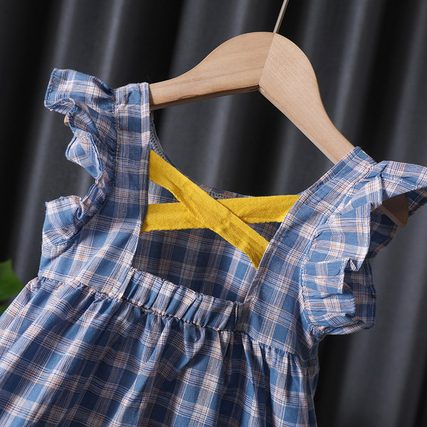 Rochie de vara in carouri cu decolteu rotund si bucle