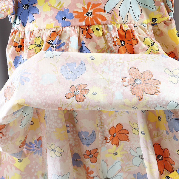 Bērnu puķaina kleita ar lentīti mugurpusē un īsām piedurknēm