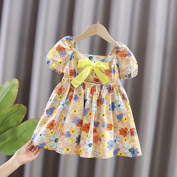 Bērnu puķaina kleita ar lentīti mugurpusē un īsām piedurknēm