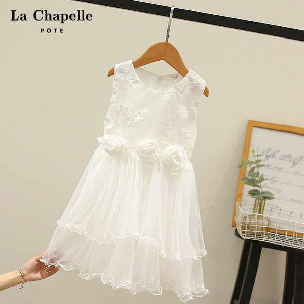 Aktuālā bērnu kleita ar 3D ziediem un platām lencēm