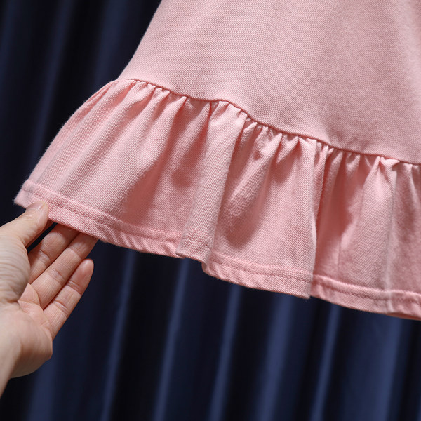 Casual παιδικό φόρεμα με γιακά και βολάν σε λευκό και ροζ χρώμα